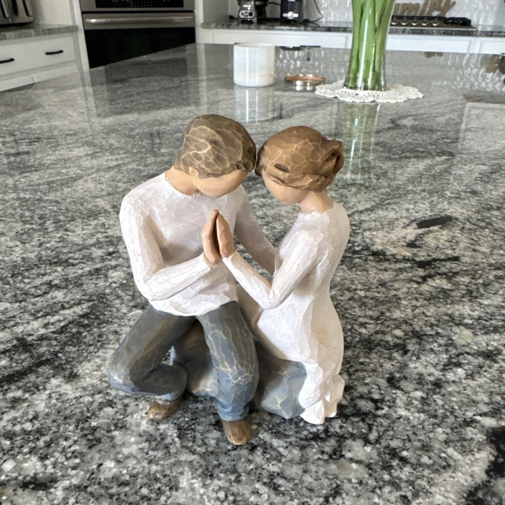 Willow Tree Figurine Around You 27182 By Susan Lordi Demdaco